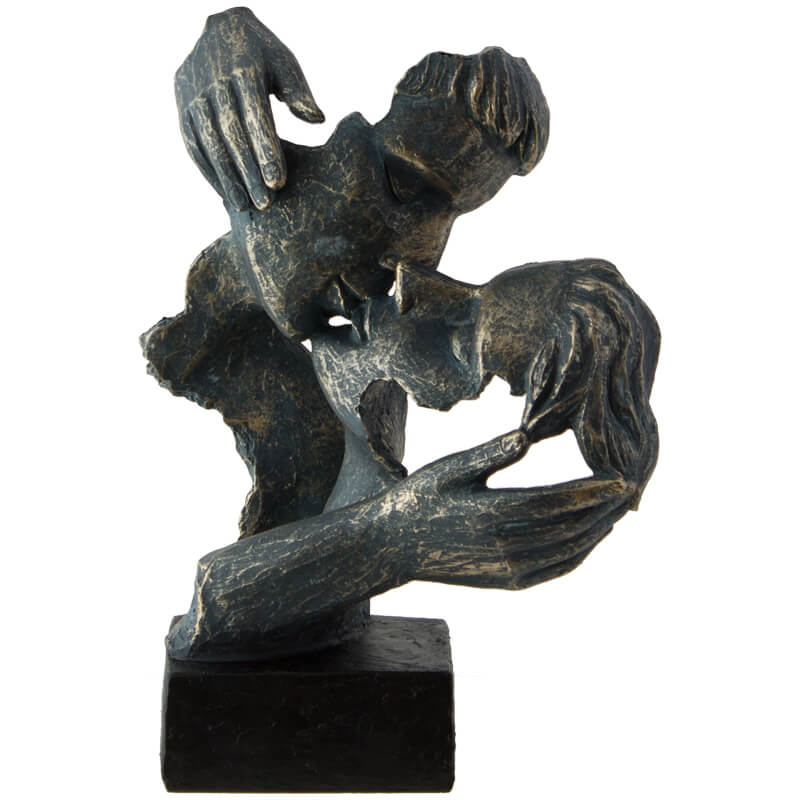 LOVERS KISSING ON PLINTH 28CM