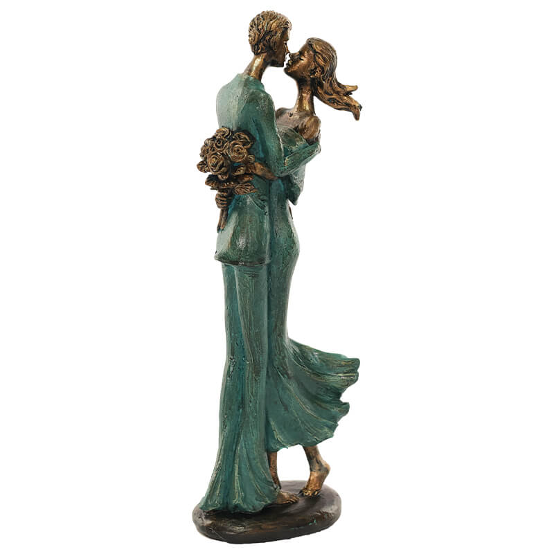 LOVERS KISSING IN WIND 29CM